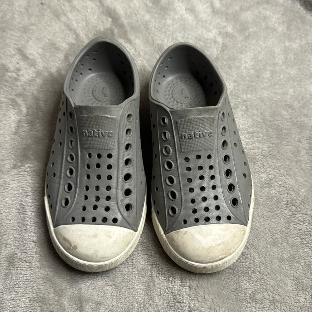 Native toddler size 9 gray shoes